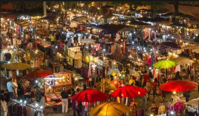 https://api.holicay.com/uploads/medium_41c58daf-webp-night bazar.webp